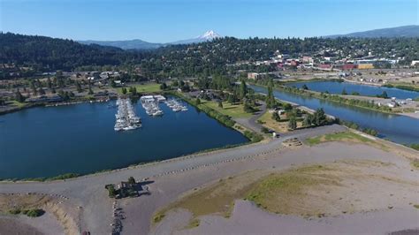 Hood river marina waiting list  10-day limit in a 14 consecutive days period for boats 26’ and over GUEST DOCK FEES – NORTH JETTY COMMERCIAL / CRUISE SHIP DOCK – Seasonally, 50amp shore power & water may be available upon request